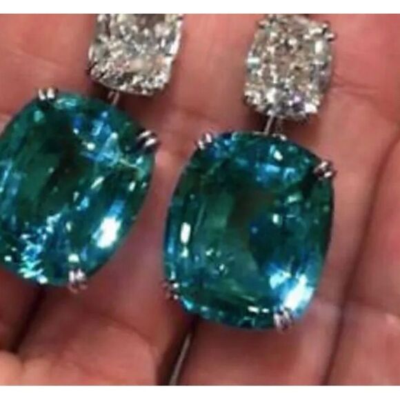 🦋Sparkling Rhinestone earrings🦋 - Picture 5 of 5